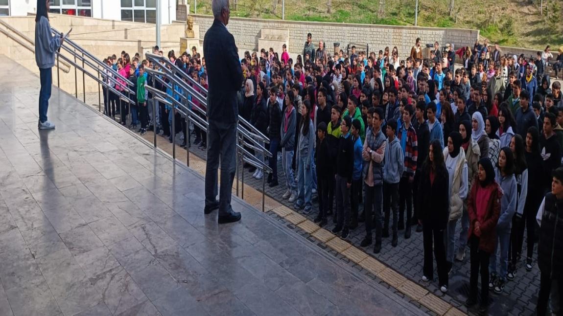 12 Mart İstiklal Marşının Kabulü ve Mehmet Akif Ersoy´u Anma Günü okulumuzda etkinliklerle kutlandı.